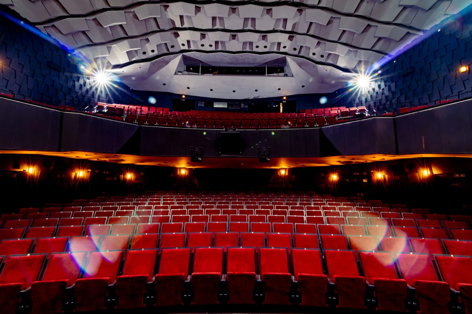 FOGADJON ÖRÖKBE EGY ÚJ SZÉKET!